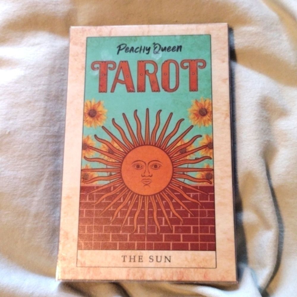 Peachy Queen Tarot The Sun Eyeshadow palette